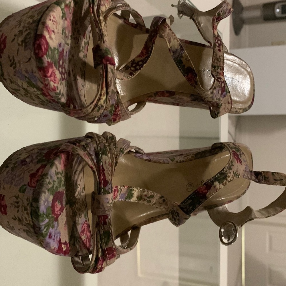 Shoe